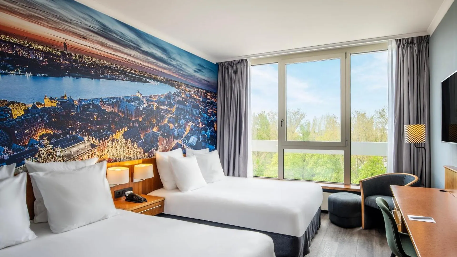 Crowne Plaza Antwerpen By Ihg Hotel 4*,